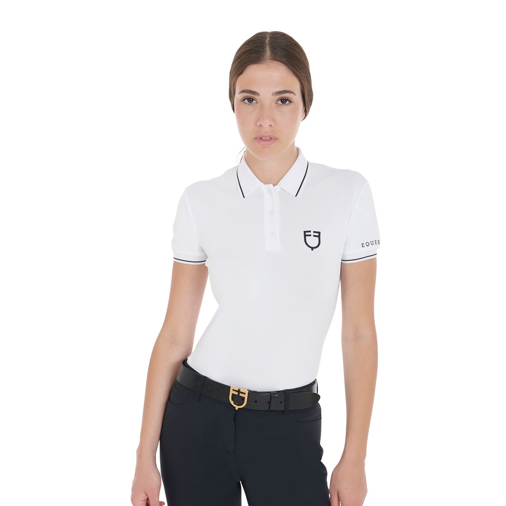 Polo feminino slim fit em tecido respirável