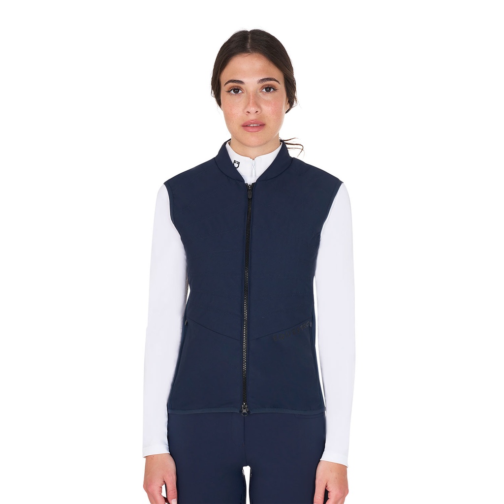 Colete feminino slim fit em tecido técnico