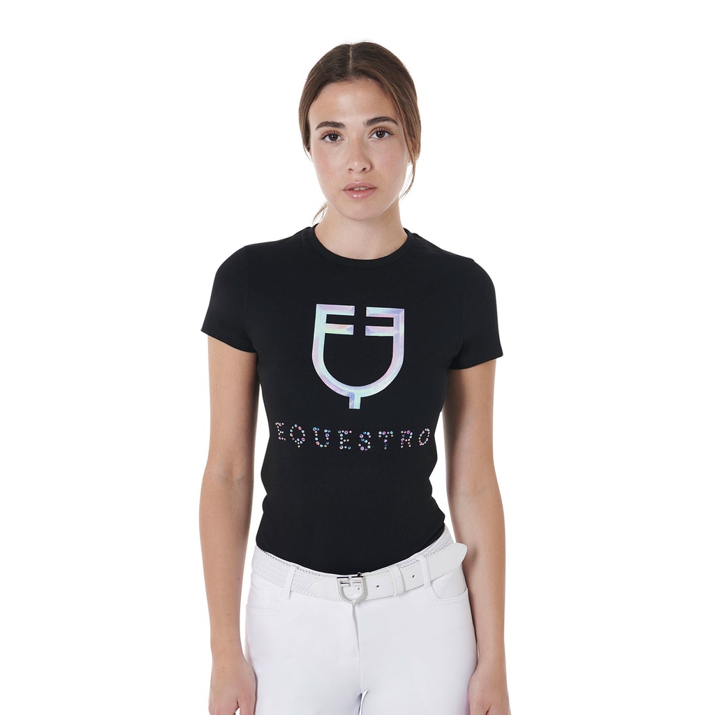 Camiseta feminina slim fit com estampa de logotipo multicolorida