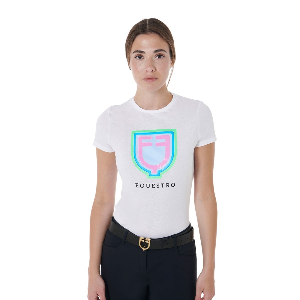 Camiseta feminina slim fit com logo psicodélico