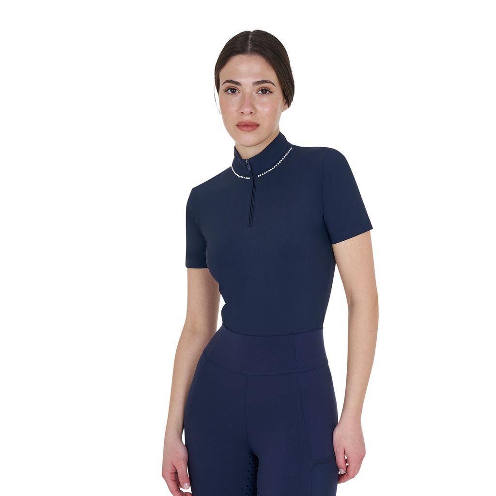 Polo feminino slim fit com zíper e pérolas na gola