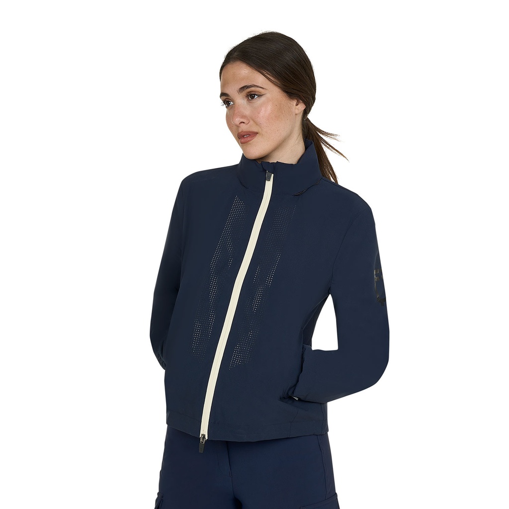 Softshell feminina com logo nas costas