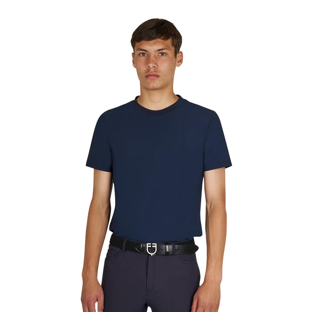 Camiseta masculina de treino em tecido técnico com microfuros